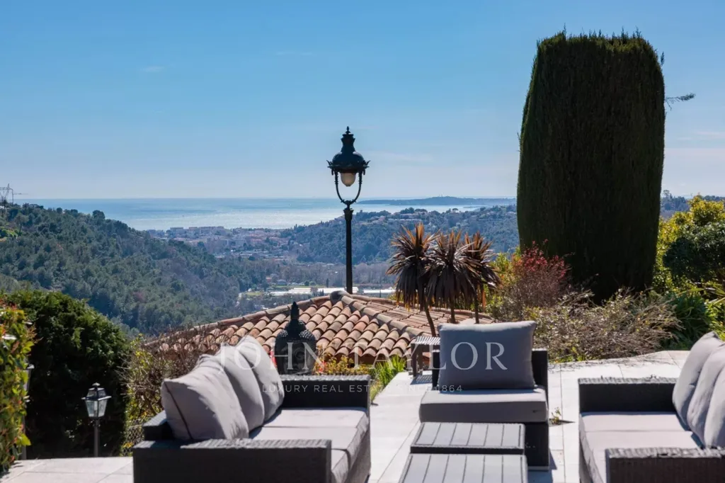Terrasse - Villa avec Vue Mer et Piscine à La Gaude