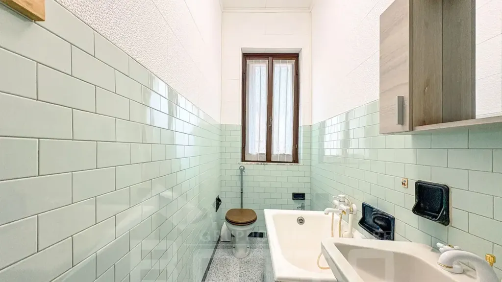 Salles de bain - Terraced Villa to Renovate in Cavaglio D'Agogna