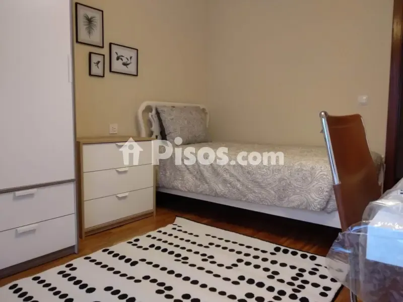 Bedrooms - Spacious Apartment with Balcony in Plaza Mayor Area