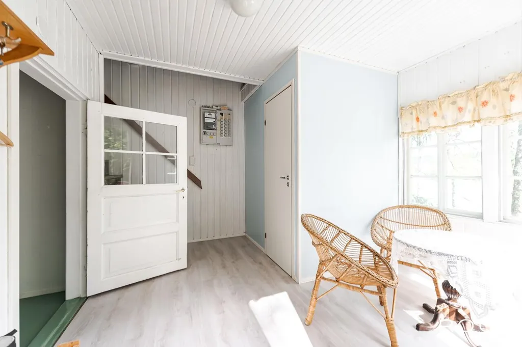 Esik - 1930s Cottage with Rantasauna by Sääksjärvi