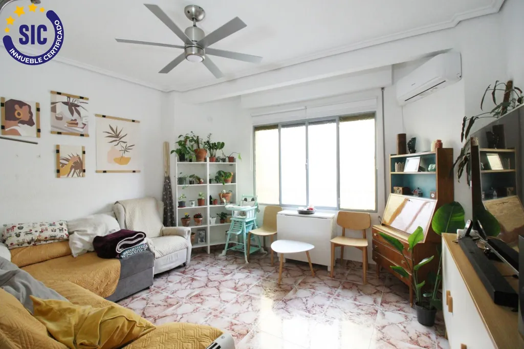 Elutuba - First Floor Flat with Balcony in Benlliure