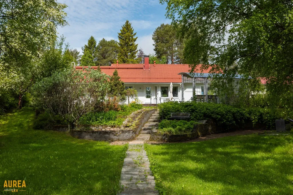 Giardino - Modernised Detached House with Garden in Ii