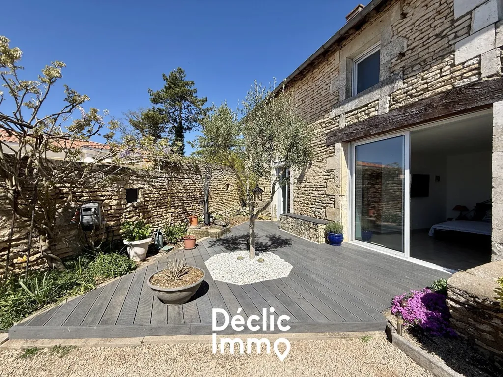 Aed - Renovated Longère with Garden in Vouillé