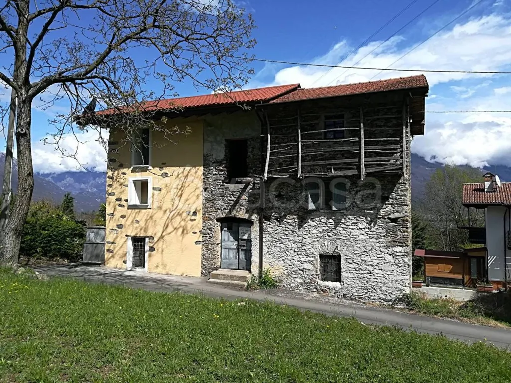 Extérieur - Rustic Property with Balcony in Colico
