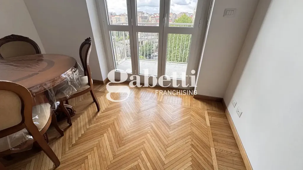 Söögituba - Central Triplex with Balcony in Turin