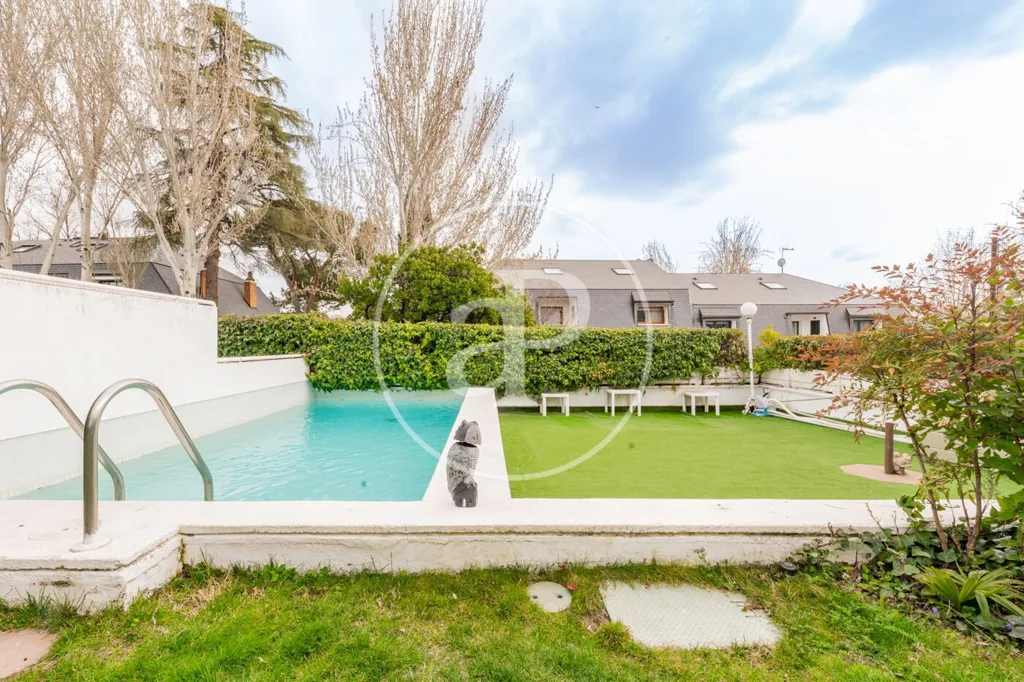 Bassein - Chalet with Pool in Parque Conde de Orgaz