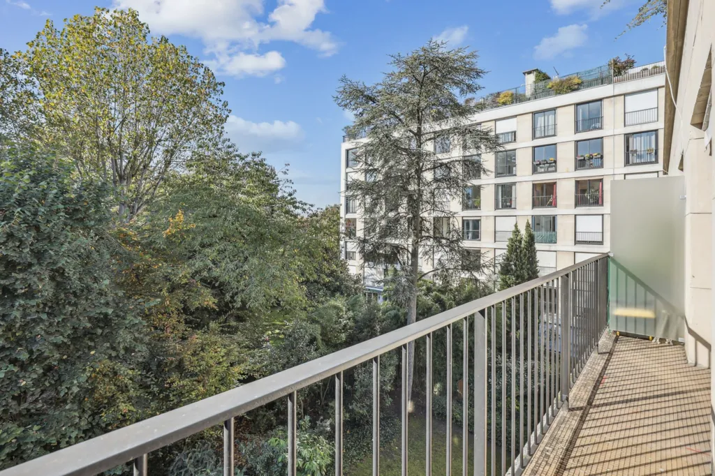 Rõdu - Renovated Duplex with Terrace in Saint James