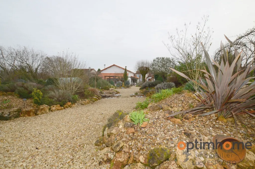 Jardin - Maison de Village Rénovée à Nieuil, Charente