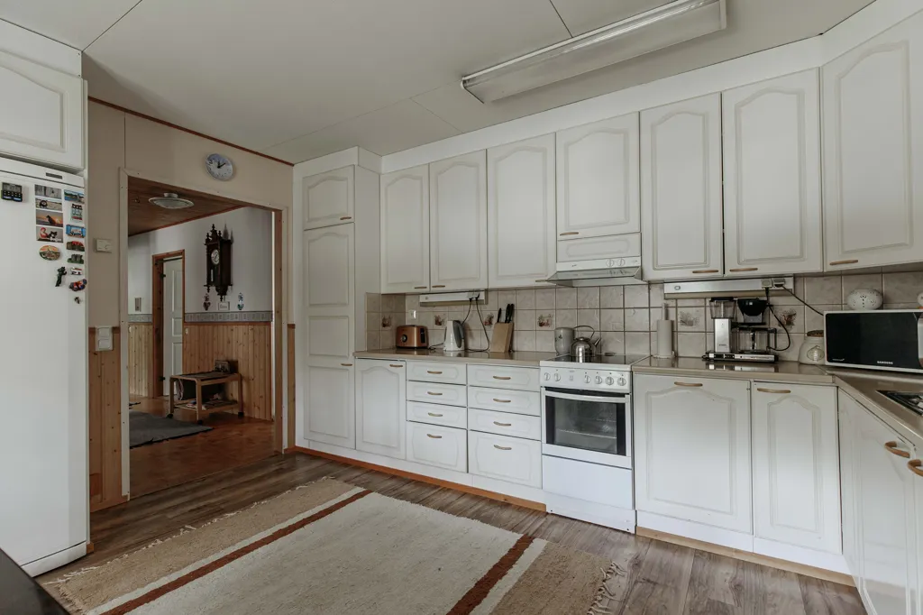 Köök - Spacious Detached House with Garden in Riskunmäki
