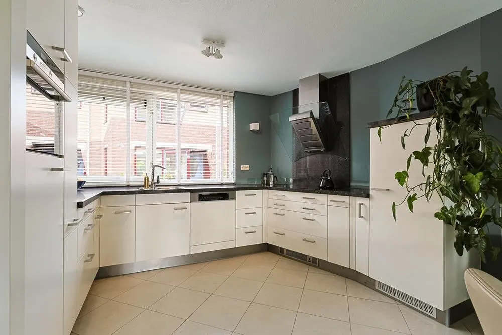 6-room house in Alphen Aan Den Rijn