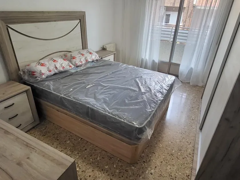 Dormitorios - Piso con balcón y ascensor en Albacete Centro