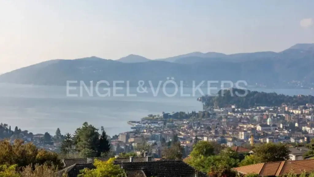Villa with Lake View in Arizzano