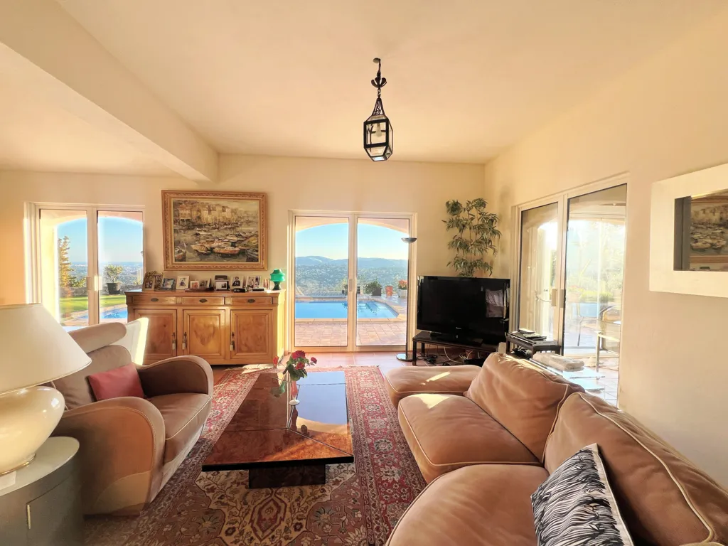 Living Room - Luxury Villa with Sea View in Cabris