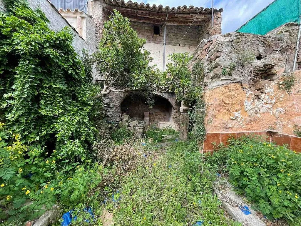 Aed - Stone Semi-detached House with Garden in Moià