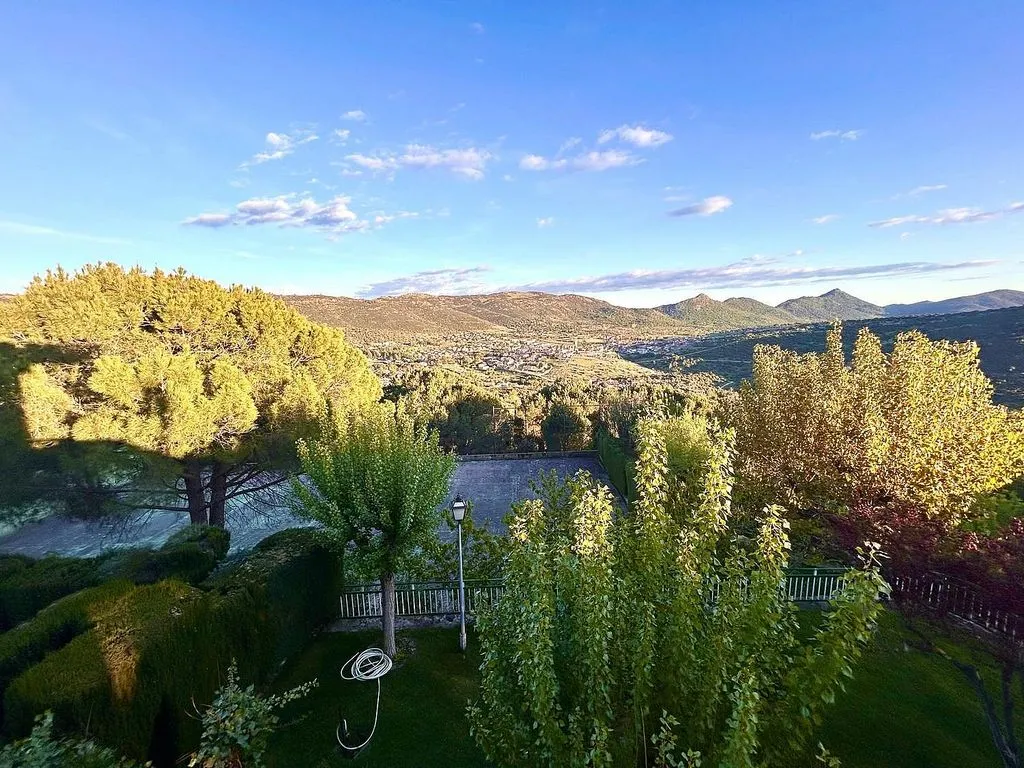 Aed - Chalet with Pool in Robledo de Chavela