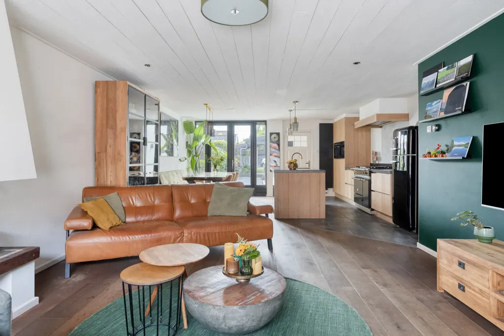 Elutuba - Spacious Semi-detached House with Deep Garden in Halsteren
