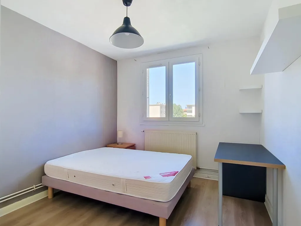 Chambres - Appartement 3 Pièces avec Balcon au Grand Charran, Valence