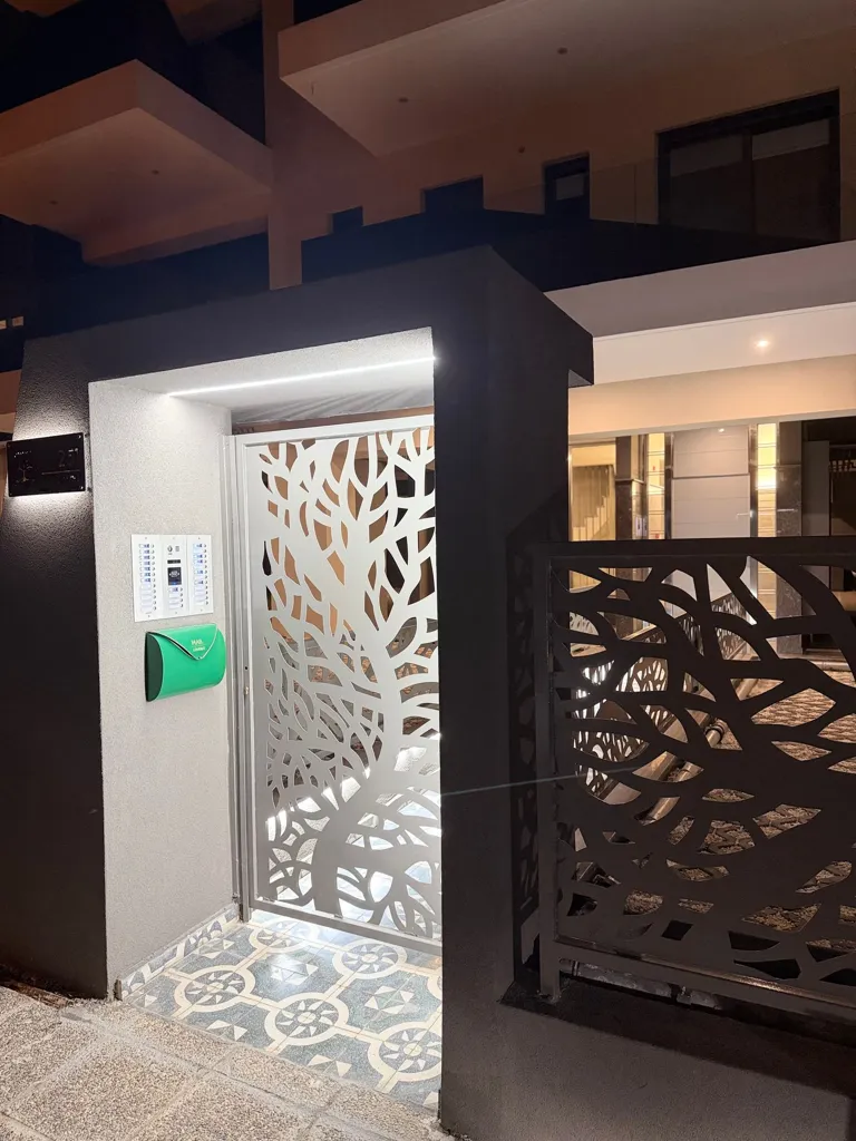 Ingresso - Apartment with Panoramic Balcony in Nice Area
