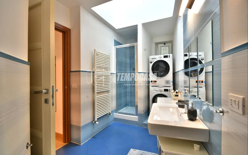 Salles de bain - Restored Apartment with Double Garage in Osimo