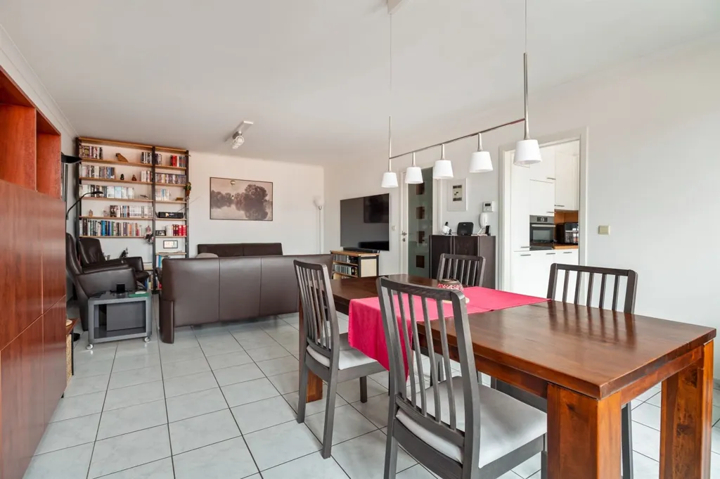 Salle à manger - Appartement Rénové avec Garage à Kapellen