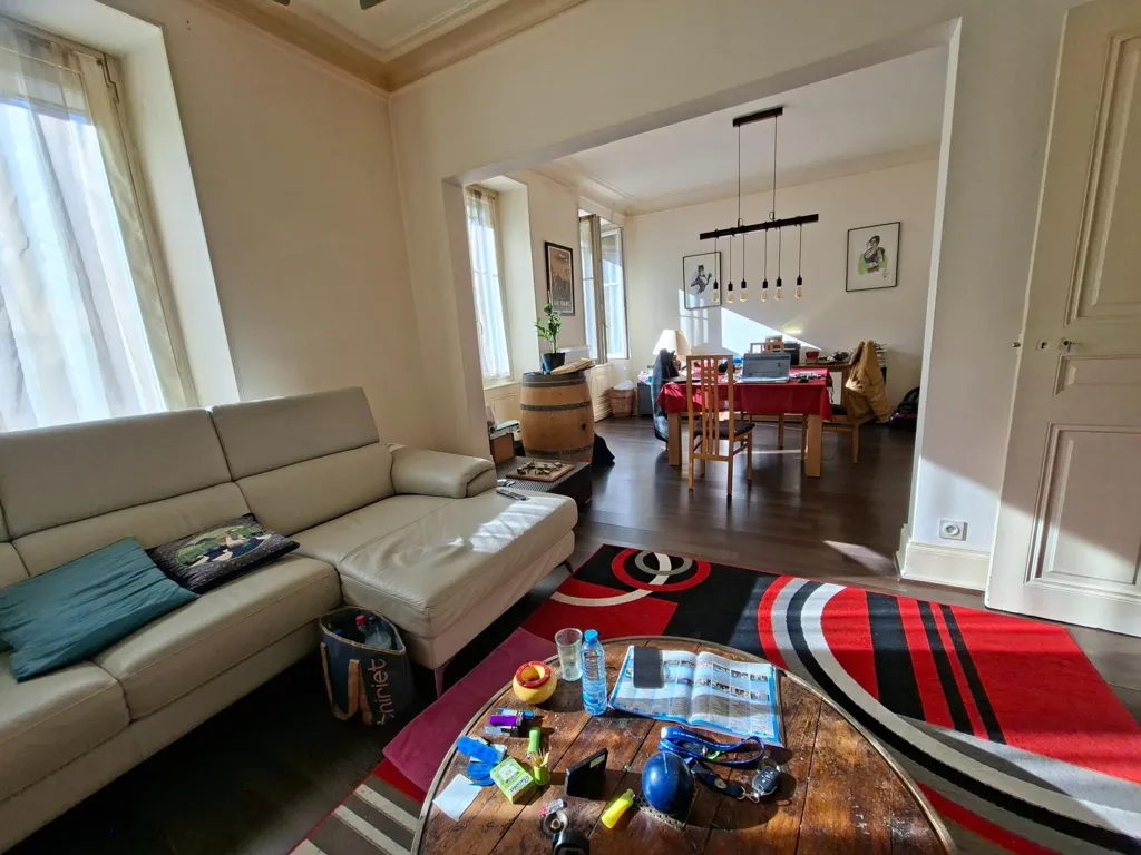 Elutuba - 1949 Built Apartment with High Ceilings in Mulhouse