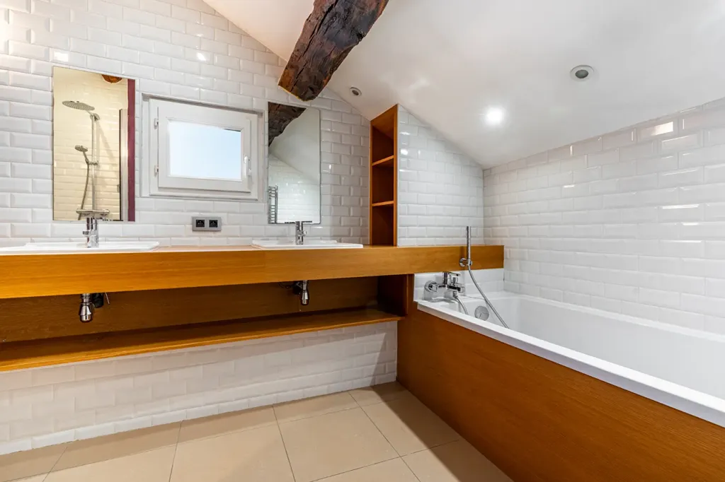 Bagni - Architecturally Refined Farmhouse in Messimy-sur-Saône