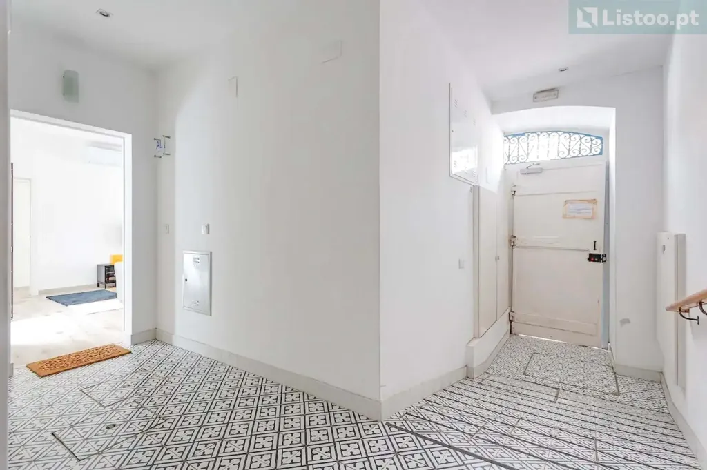 Esik - T2 Flat with Terrace in Lisbon