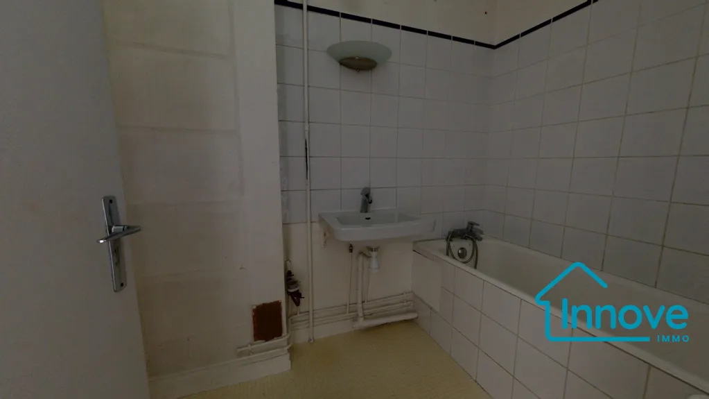 Bagni - 3-Piece Flat with Garden Access in Versailles