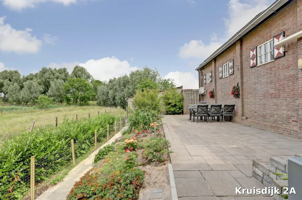 Garden - Semi-Detached House with Polder View in Strijen