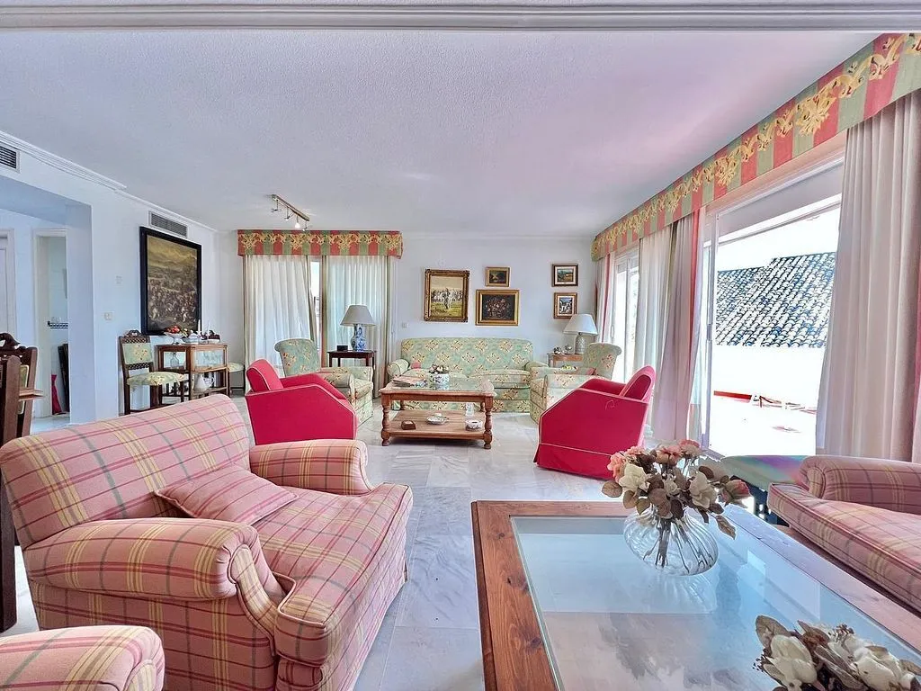 Séjour - Semi-detached House with Pool on National Road