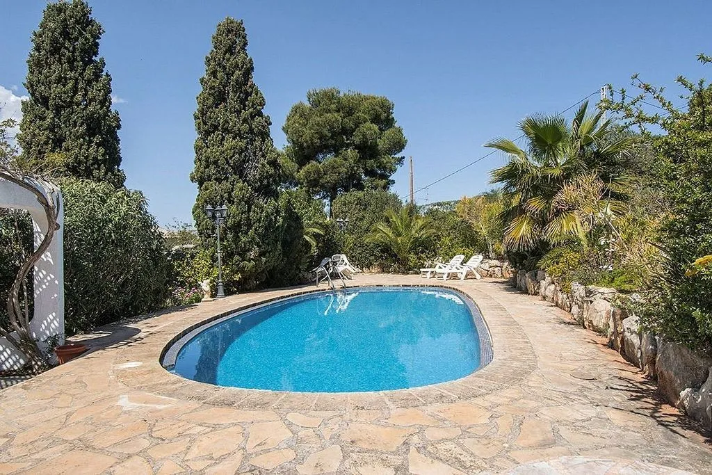 Piscine - Traditional Villa with Pool in Portichol