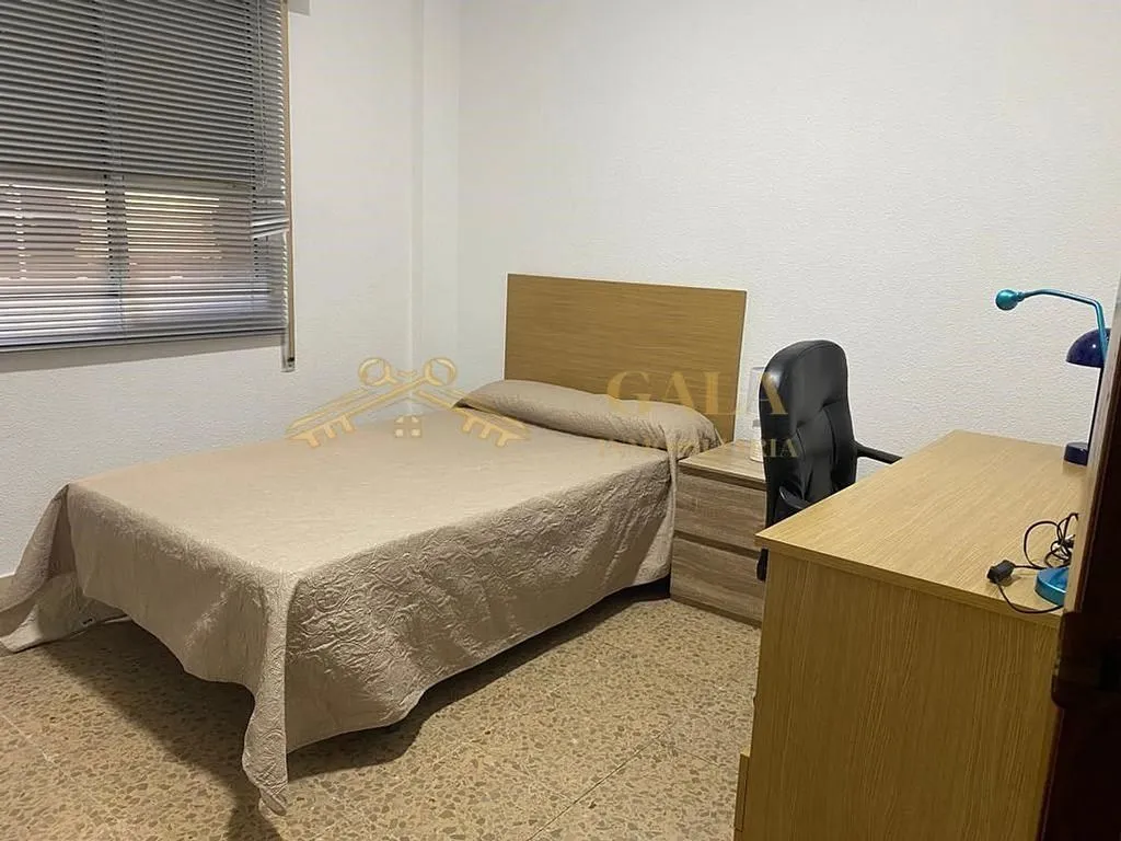 Bedrooms - Student Flat with Terrace in Cáceres Centre