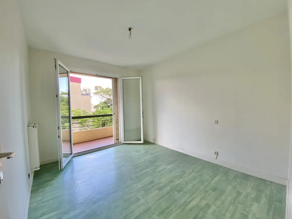 Pièces - Appartement Lumineux avec Terrasse à Nîmes