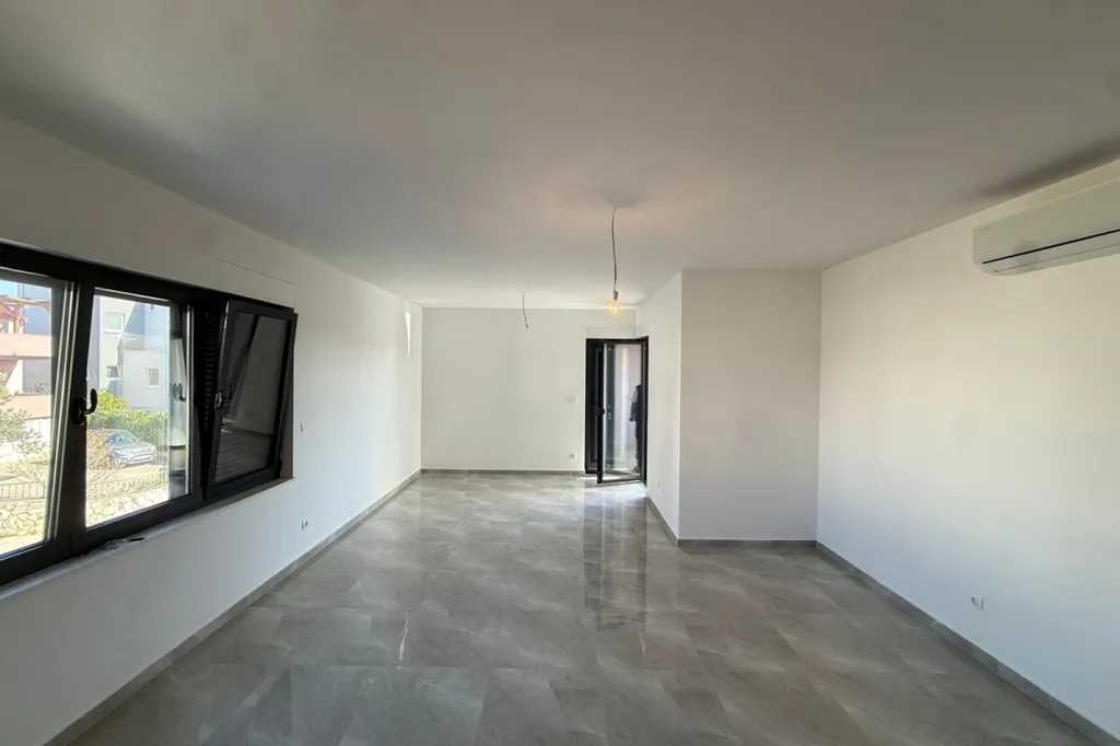 Toad - Duplex Apartment with Sea View in Brodarica