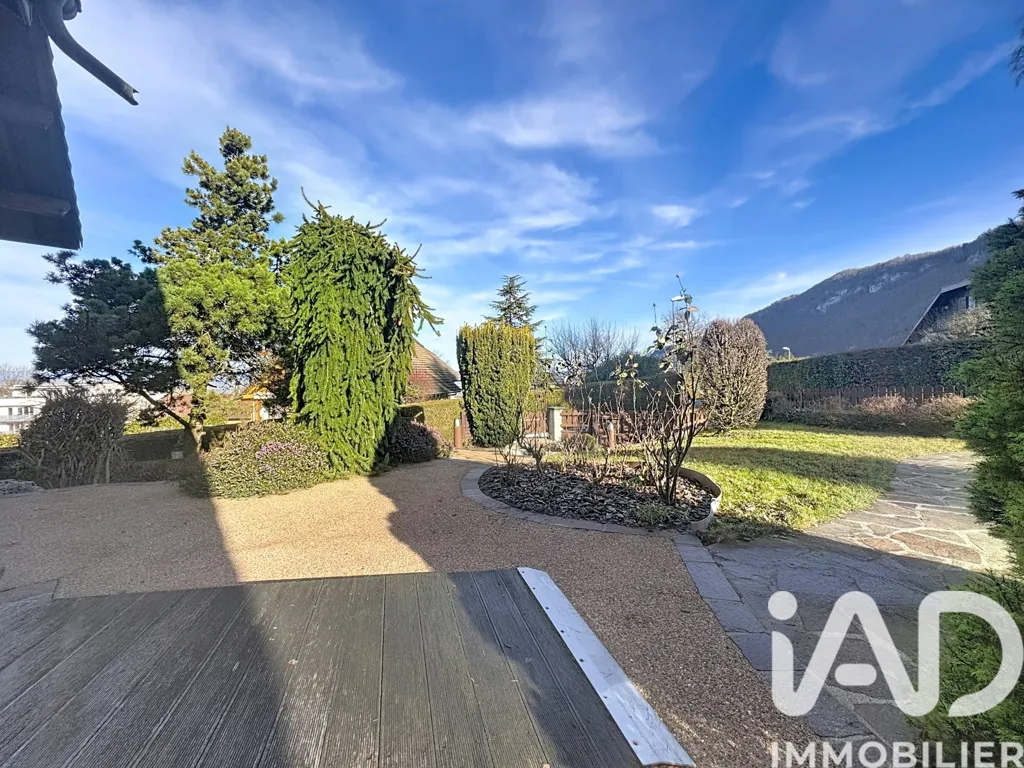 Jardin - Villa avec Vue Montagnes et Terrain Arboré à proximité du Village