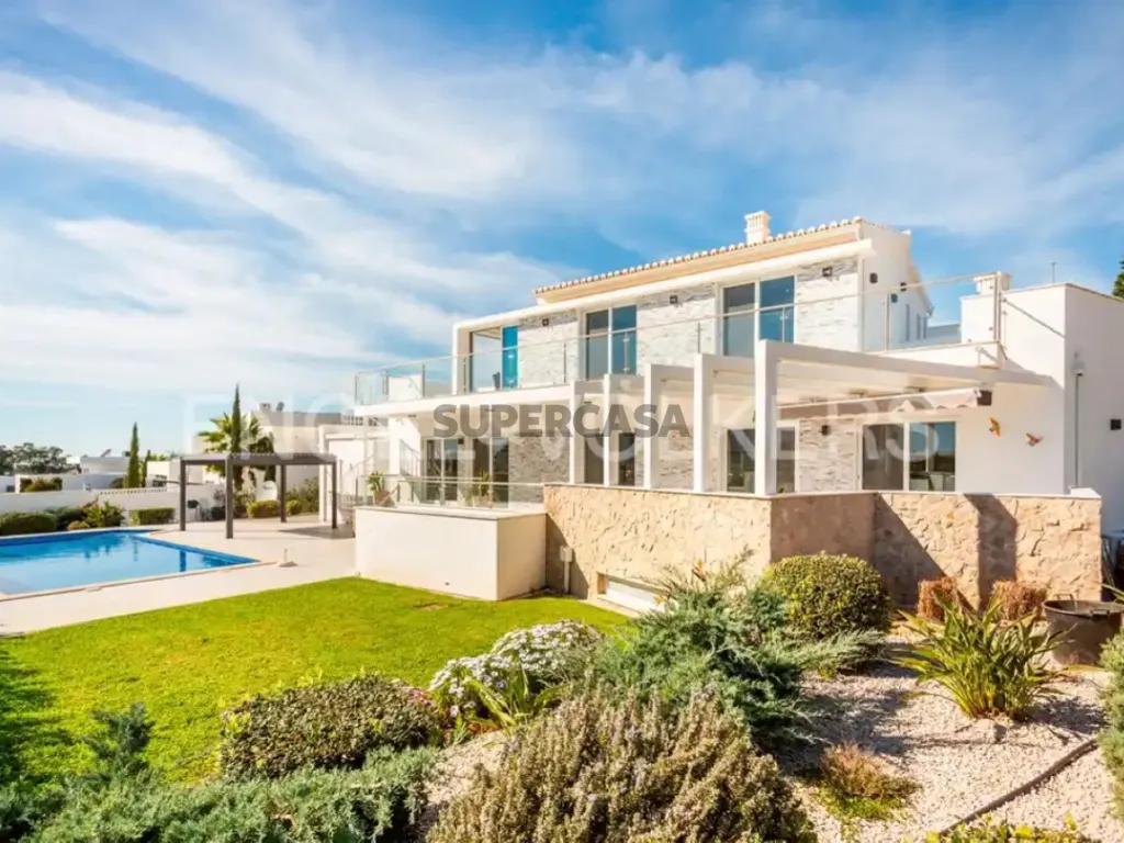 Bassein - Modern Villa with Sea Views in Lagoa