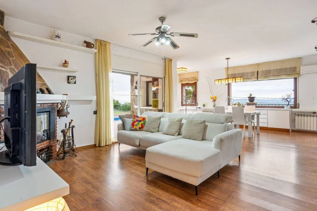 Elutuba - Detached House with Pool in Plana Novella