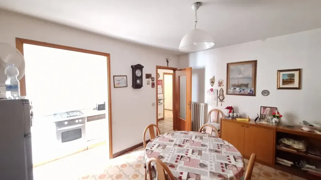 Söögituba - Restoration-Ready Apartment with Garden in Rovigo