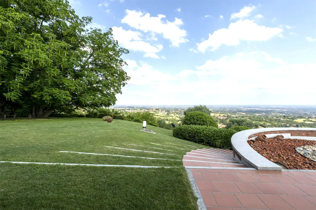 Garden - Luxury Villa with Panoramic Views in Turin