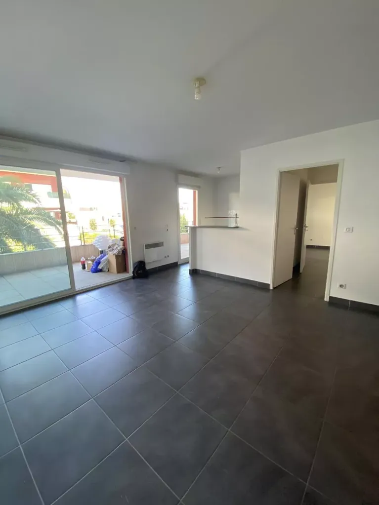 Elutuba - 3-Bed Flat with Terrace in Le Cres