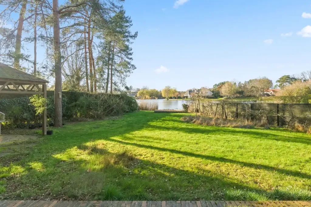 Giardino - Architectural House with Water View in Keerbergen