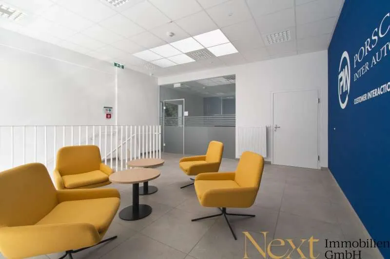 Arbeitszimmer - Modernes Büro mit Besprechungsraum in Leonding