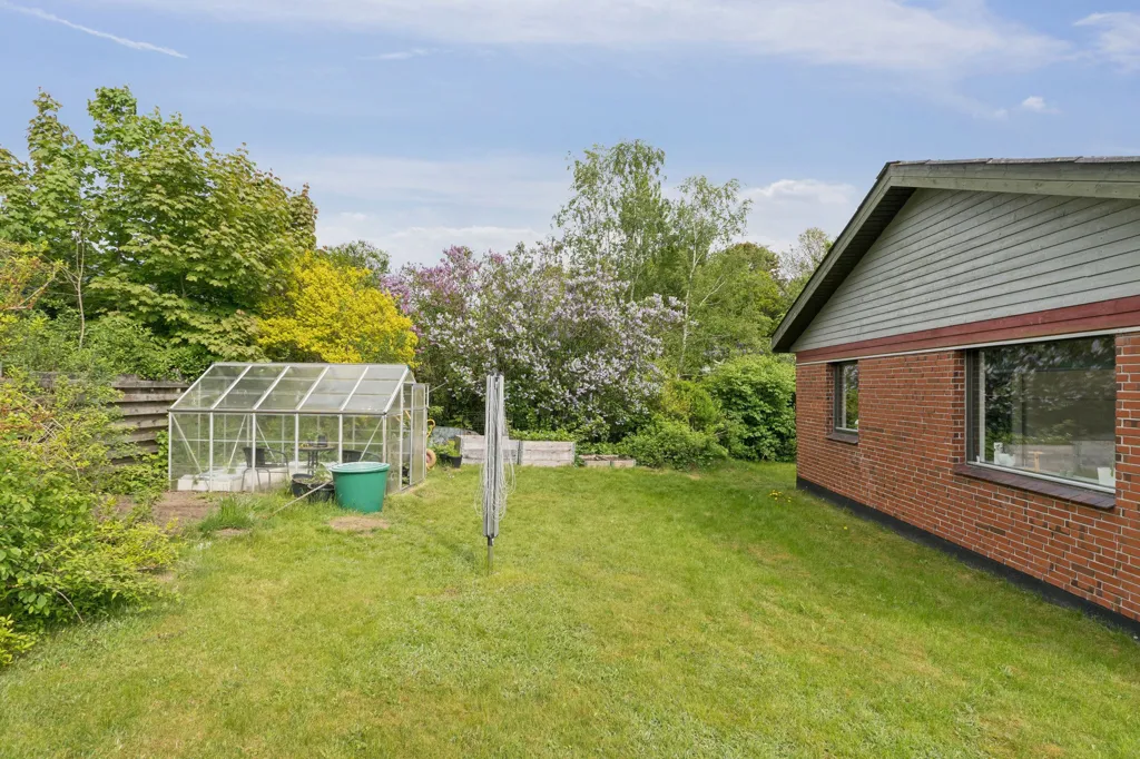 Aed - 1962 Villa with Garden in Hammel