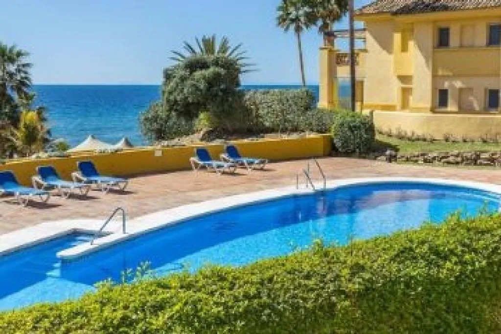Piscine - Seafront Apartment with Sea View in Marbella