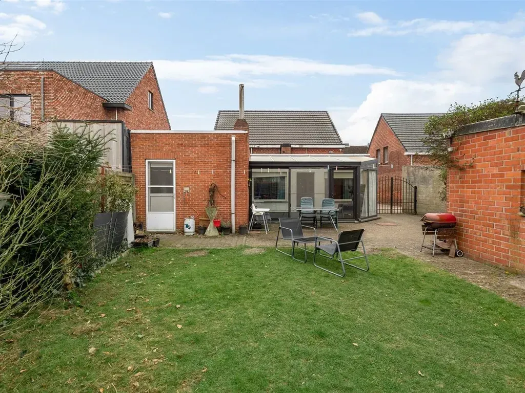 Giardino - Renovatable Family Home with Veranda in Dessel