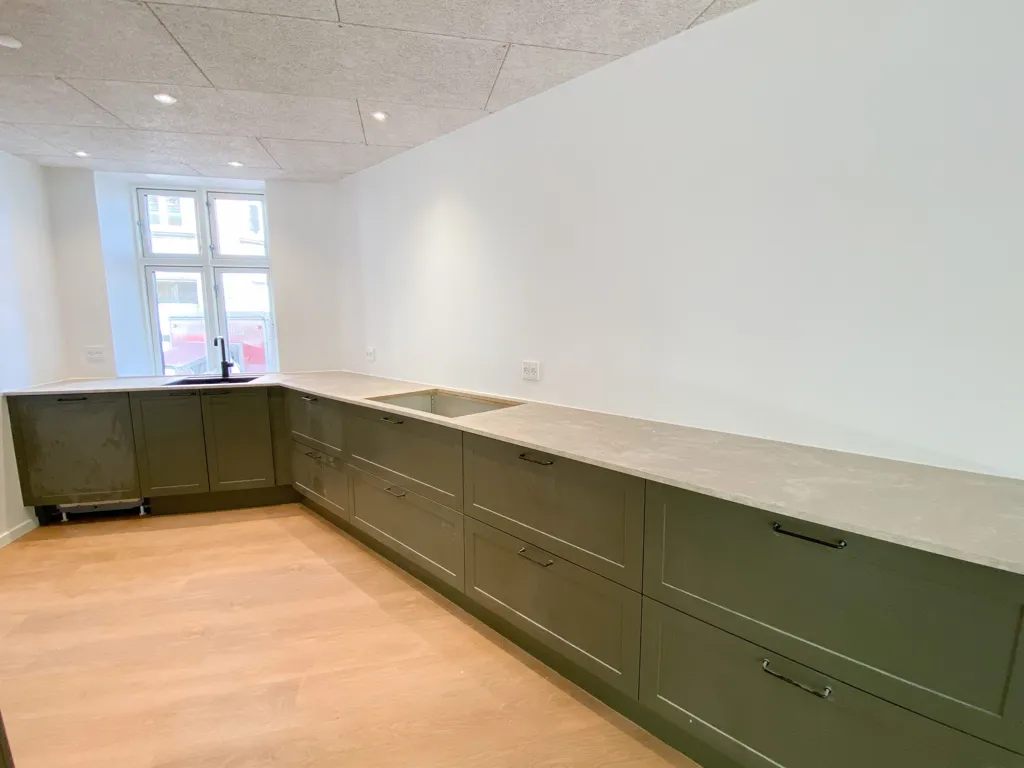 Cuisine - Renovated 2-Bedroom Flat with Balcony in Aalborg