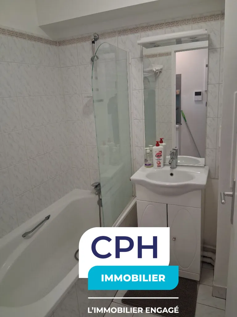 Vannitoad - Compact Studio with Parking in Paris 15