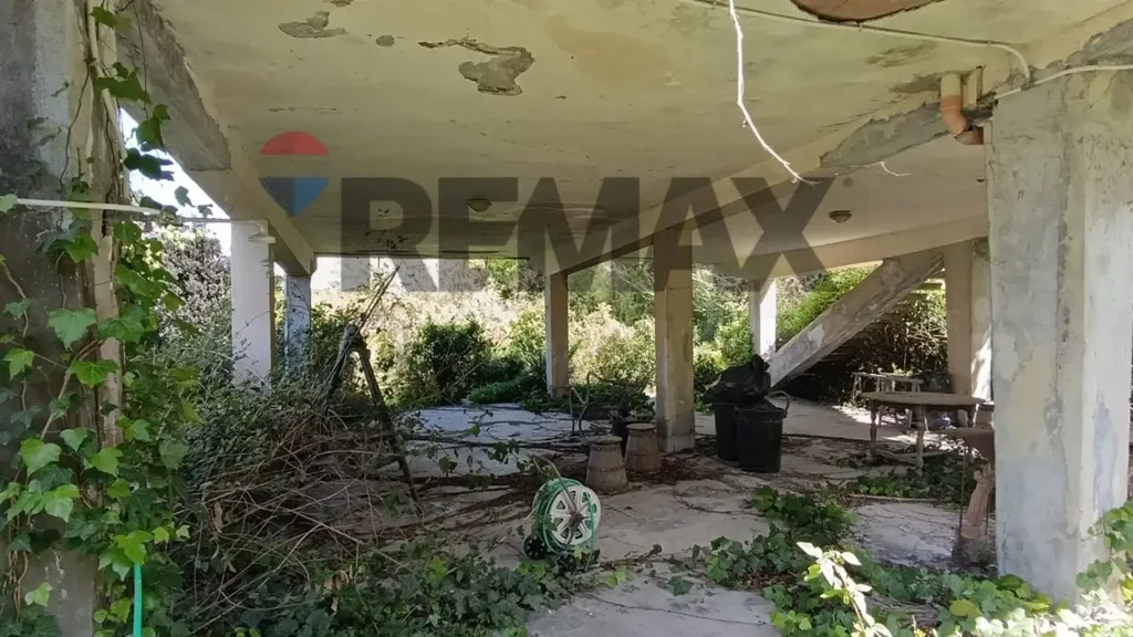 Terrasse - Villa to Renovate with Garden in Augusta