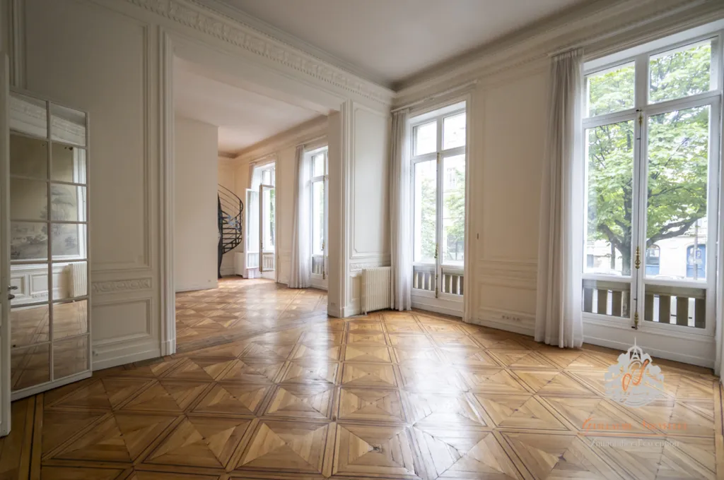 Séjour - Appartement Luxueux avec Parquet Versailles à Paris