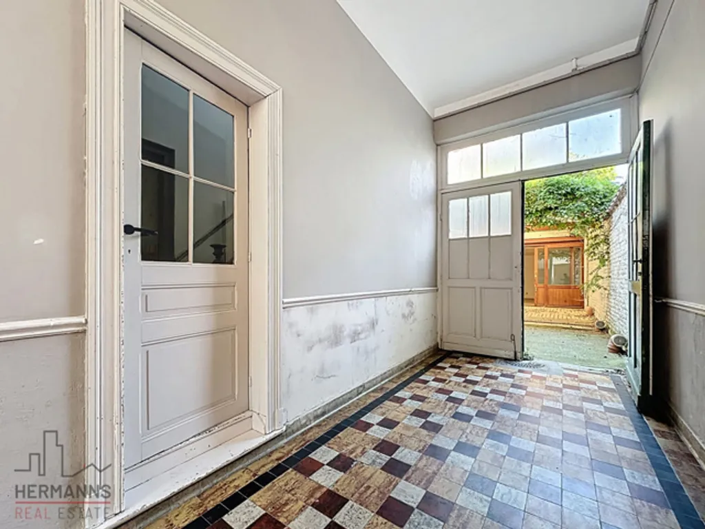 hallway_entrance